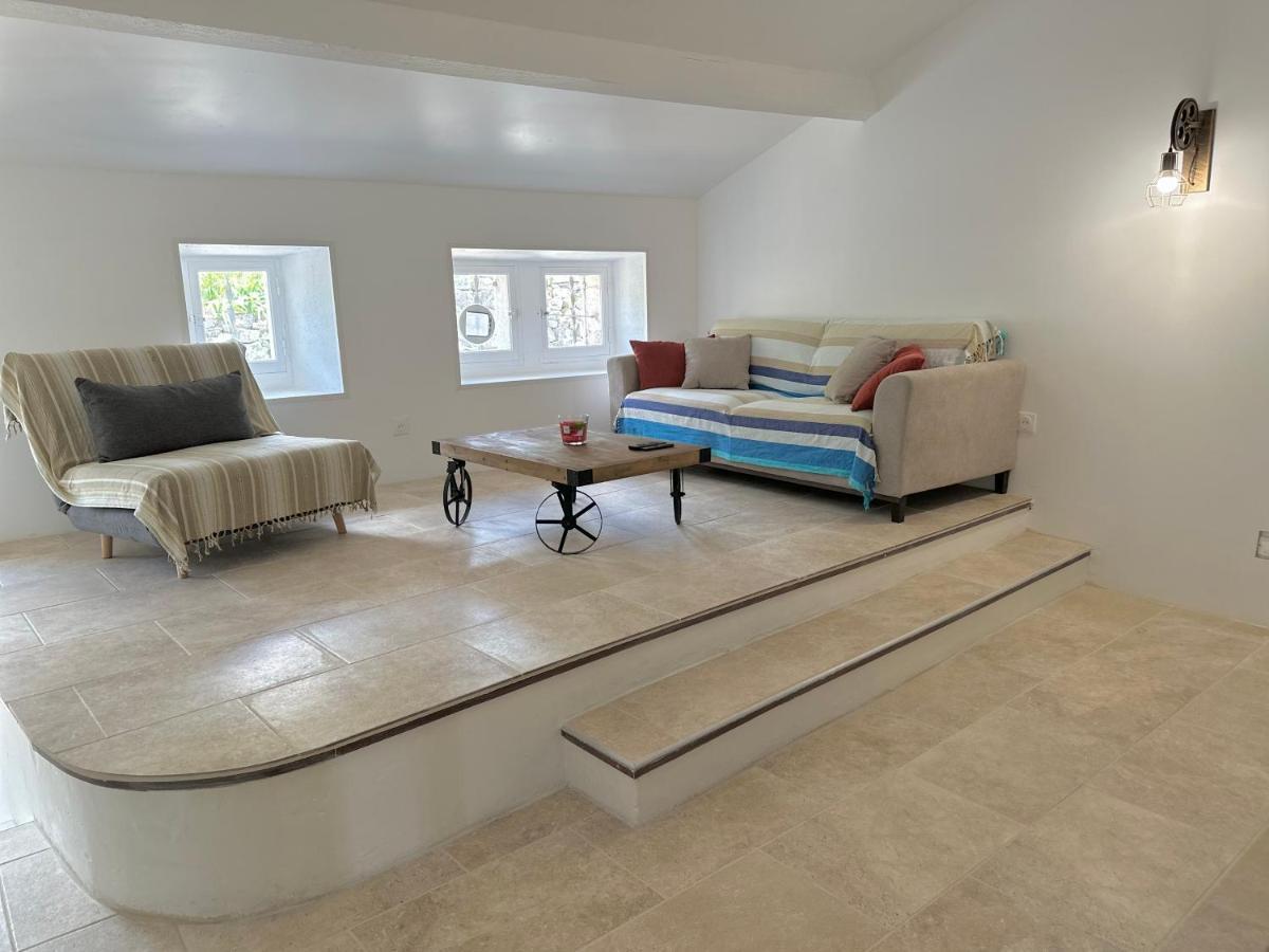 Au Coeur Des Baux Villa Luaran gambar