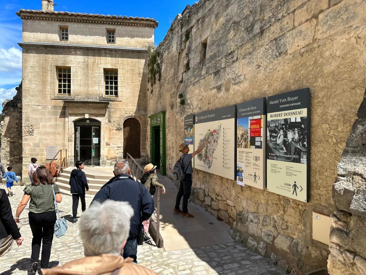 Au Coeur Des Baux Villa Luaran gambar